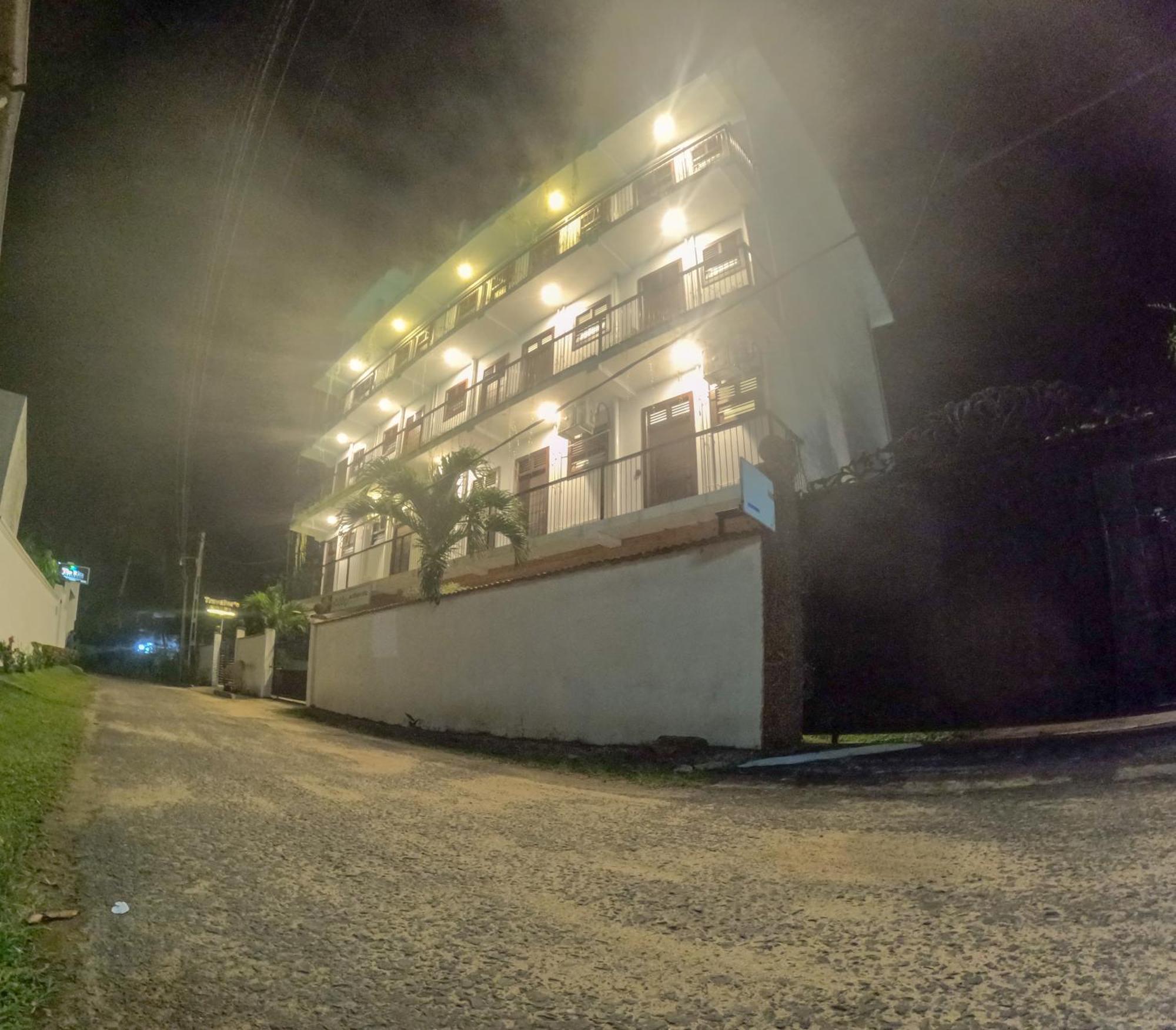 Traveller'S Hotel Hikkaduwa Extérieur photo